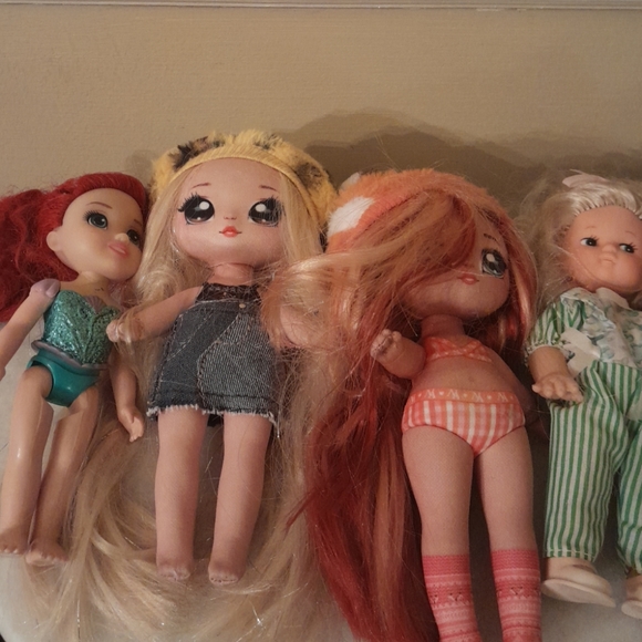Lot of 8 small dolls Some vintage 2 are Lol - Picture 3 of 4